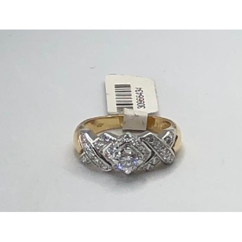 429 - 18k white and yellow gold ring with 1.40ct diamonds (centre stone of 0.40ct) weight 6.5g and size N ... 