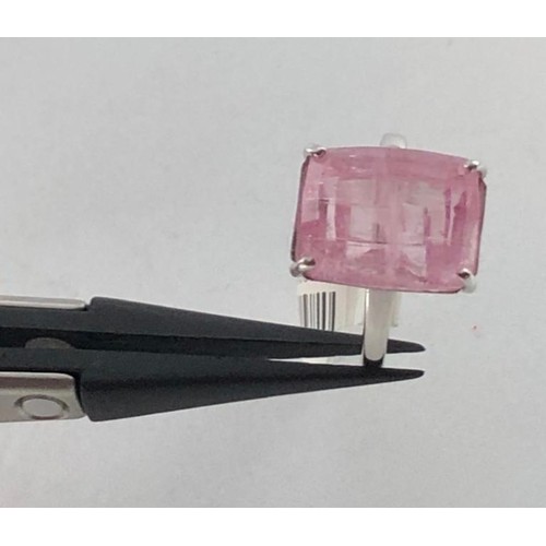 441 - 10k white gold ring with 7.86ct pink tourmaline, weight 3g and size J1/2 (ecn273)