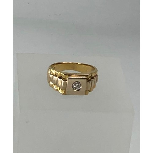 457 - 9k yellow gold ring with 0.25ct diamond centre, weight 10.6g and size T (S5)