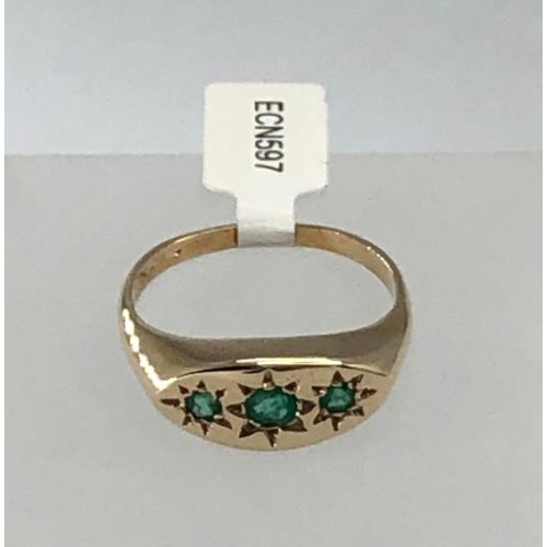 500 - 9k yellow gold ring with 0.40ct emeralds, weight 6.6g and size Y1/2 (ecn597)