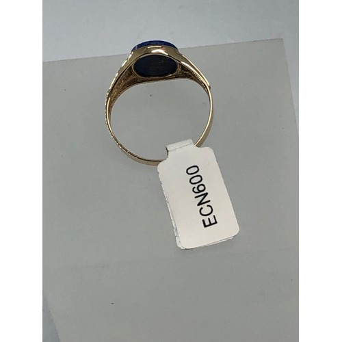 501 - 9k yellow gold ring with lapis lazuli stone (11x9mm oval) weight 2.6g and size T (ecn600)