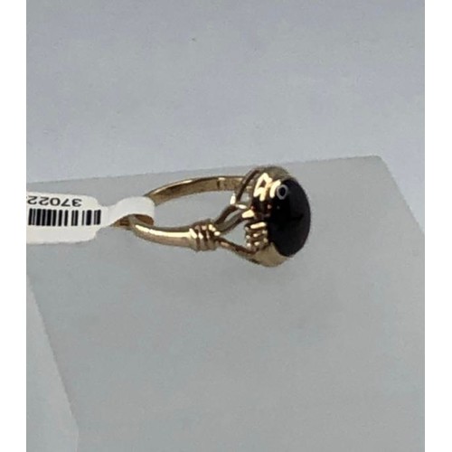 506 - 9k yellow gold ring with garnet cabochon (9x7.5mm) weight 3.2g and size L (ecn590)