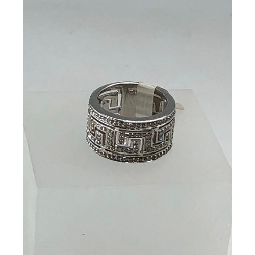 517 - 9k white gold ring with 0.50ct diamonds size O weight 9.86g (ecn436)