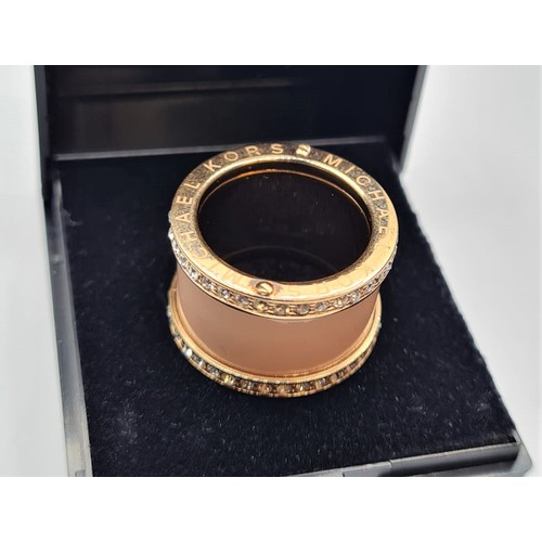 535 - MICHAEL KORS GOLD PLATED PINK AND WHITE STONE RING SIZE L