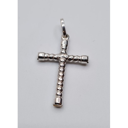 453 - 18CT WHITE GOLD BOBBlE CROSS, WEIGHT 1.2G
Size 2.5cms