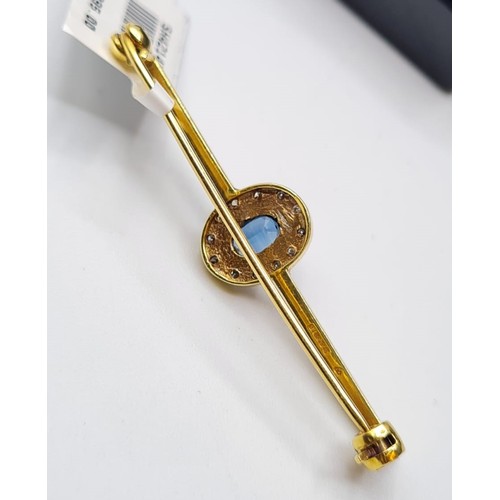 249 - 18CT YELLOW GOLD DIAMOND & SAPPHIRE BROOCH, WEIGHT 3.3G. LENGTH 5CMS