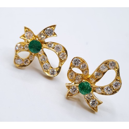 251 - 22CT DIAMOND & EMERALD EARRINGS CAN BE WORN AS A CLUSTER OR SINGLE EMERALD. SCREW BACK FITTINGS. WEI... 