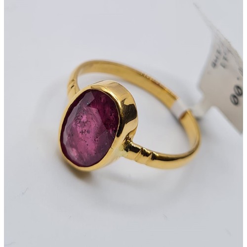 492 - 22CT RUBY SET RING APPROX 3CT RUBY, WEIGHT 4.9G. SIZE O