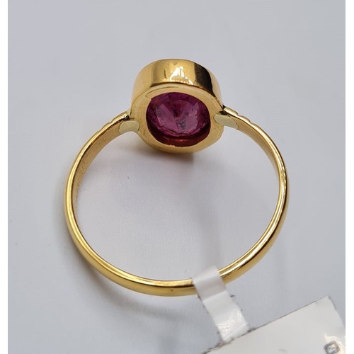 492 - 22CT RUBY SET RING APPROX 3CT RUBY, WEIGHT 4.9G. SIZE O