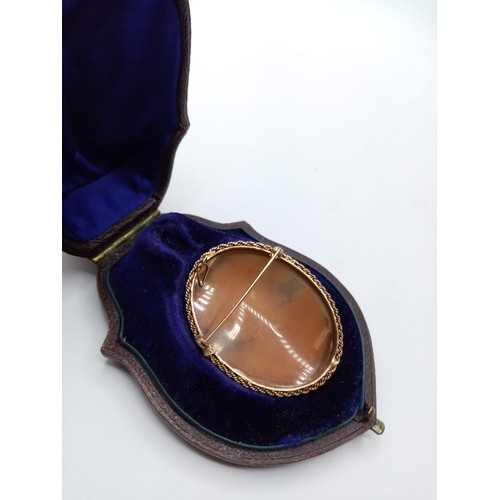 542 - Victorian Cameo Brooch/Pendant in 9ct Gold in Original Box.