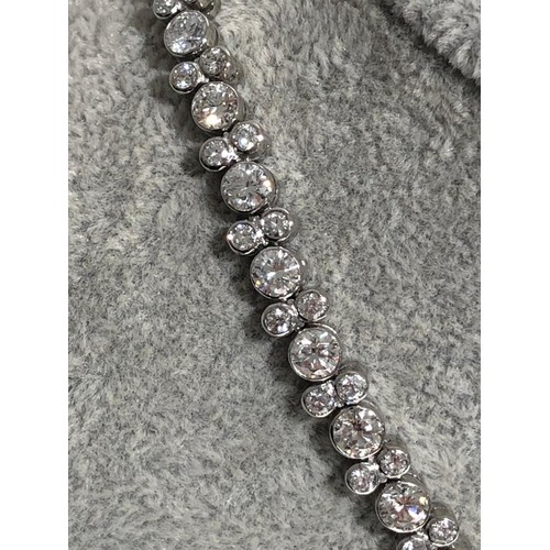 564 - Platinum Diamond Necklace with approx 25cts  of top quality diamonds (old cuts, F-G/VS2-SI1), weight... 