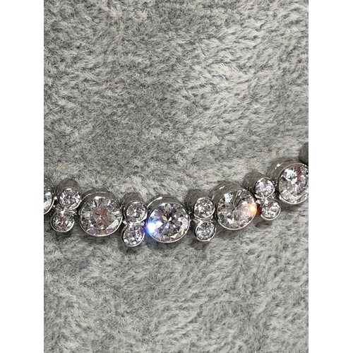 564 - Platinum Diamond Necklace with approx 25cts  of top quality diamonds (old cuts, F-G/VS2-SI1), weight... 