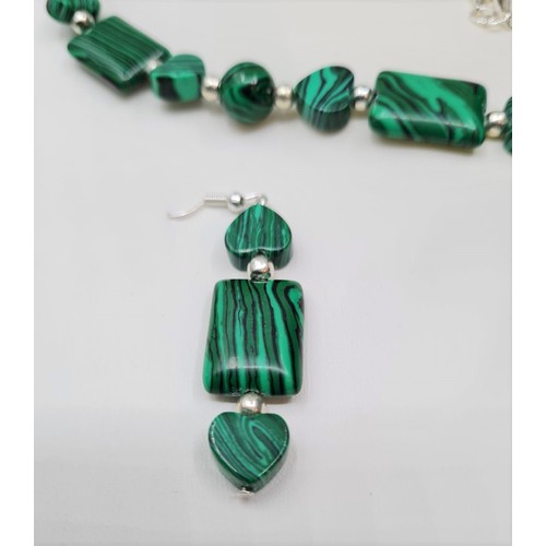 90 - A malachite and silver (stamped 925) necklace and earrings set in a presentation box. Necklace lengt... 