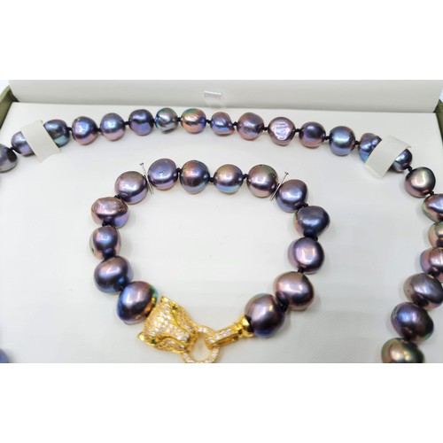 22 - A Polynesian black pearl necklace and bracelet set with Cartier style yellow metal (untested) and cl... 