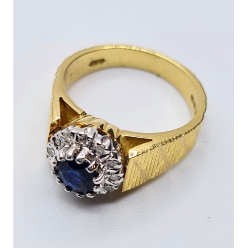 47 - 18CT YELLOW GOLD DIAMOND & SAPPHIRE CLUSTER RING, WEIGHT 6.5G. Size L/M