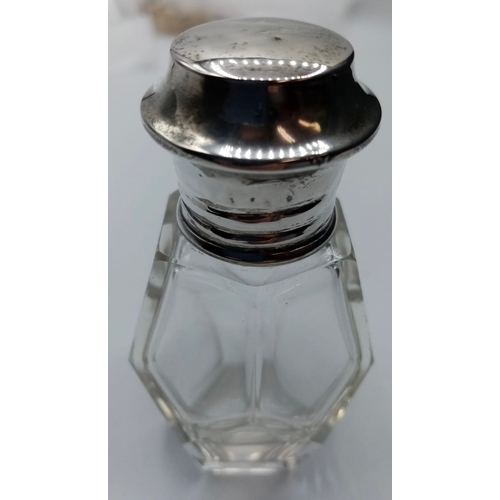 272 - Vintage Silver Topped Scent Bottle. The Bottle Having a Honeycomb Baluster form with Original Cut Gl... 