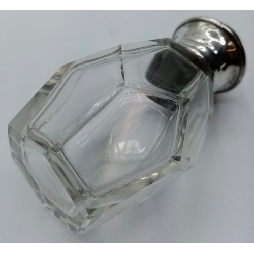 272 - Vintage Silver Topped Scent Bottle. The Bottle Having a Honeycomb Baluster form with Original Cut Gl... 