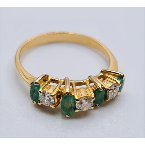 183 - 18CT YELLOW GOLD DIAMOND & EMERALD 7 STONE RING, WEIGHT 2.2G. Size I/J