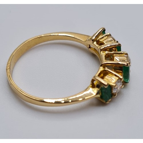 183 - 18CT YELLOW GOLD DIAMOND & EMERALD 7 STONE RING, WEIGHT 2.2G. Size I/J