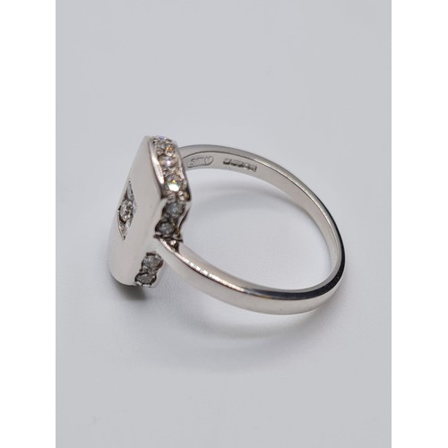 68 - 18CT WHITE GOLD DIAMOND FANCY RING, WEIGHT 5G