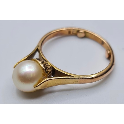 154 - 9ct gold ring, single pearl mounted top with gold downsizers fitted inside band. size M1/2