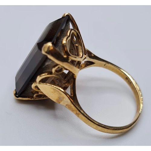 376 - Smokey Quartz Dress Ring in 9ct Gold, 5.7g, Size K.