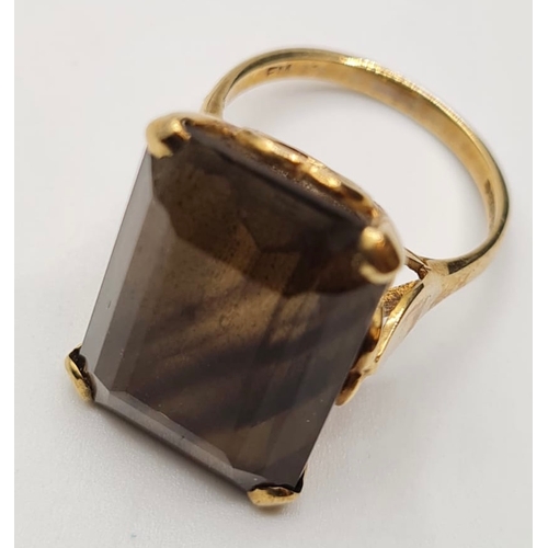 376 - Smokey Quartz Dress Ring in 9ct Gold, 5.7g, Size K.