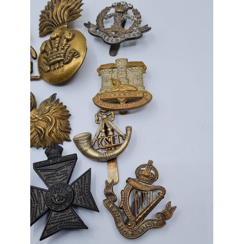 115 - 10 x WW1 & WW2 British Army Cap Badges