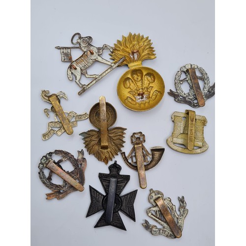 115 - 10 x WW1 & WW2 British Army Cap Badges