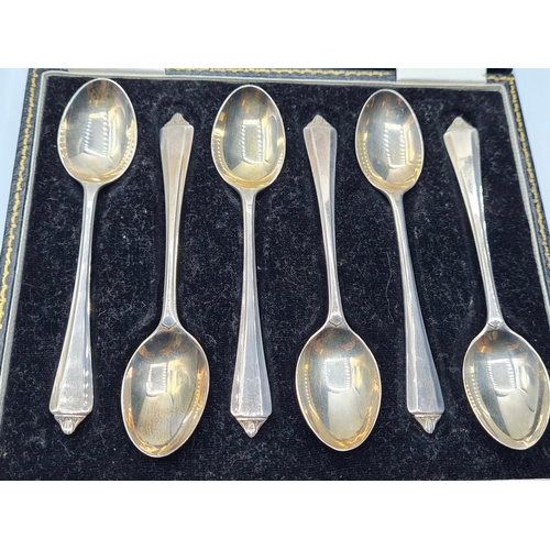 148 - Set of 6 Silver Teaspoons Hallmarked Birmingham 1964 in Original Box, 73g.