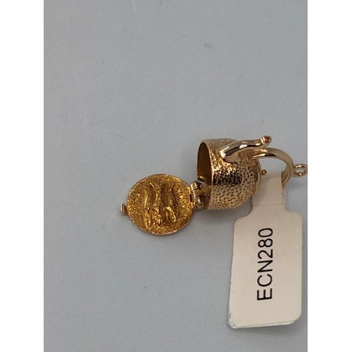 308 - 9k yellow gold kettle charm with surprise, weight 3.8g (ecn280)