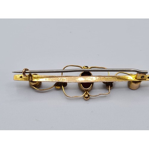 508 - Edwardian 9ct gold bar brooch with garnets and seed pearls, weight 1.8g & length 4.5cms