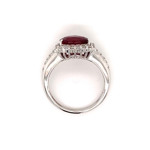 305 - 18k white gold ring with 2.30ct trillion shaped Mozambique ruby halo and 0.38ct diamonds (G/I, SI), ... 