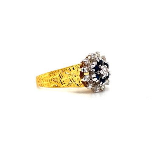 257 - 18k yellow and white gold cluster sapphire and diamond ring, approx 0.15ct sapphire (VS/SI) and 0.28... 