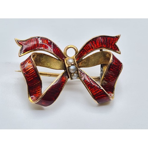 335 - Vintage 9ct gold bow brooch with red enamel and seed pearls, weight 3.1g