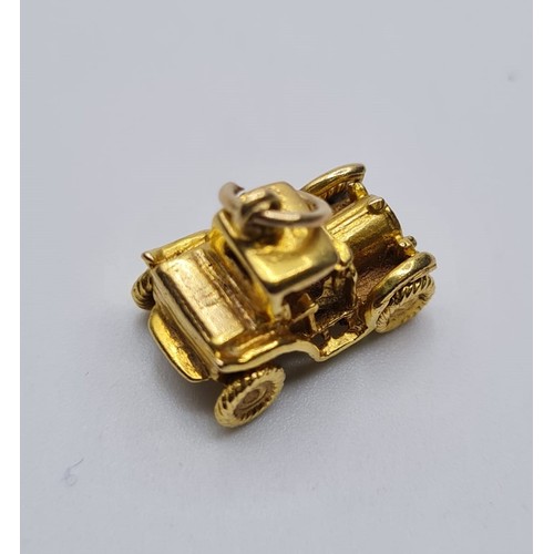 623 - 9ct vintage car charm/pendant, weight 2.9g