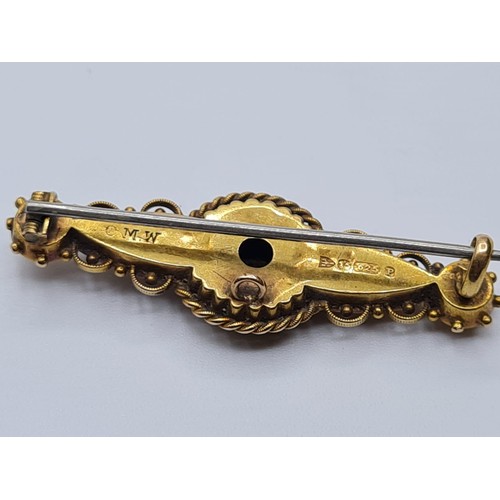 609 - Victorian 15ct gold bar brooch with diamond centre stone, weight 3.8g and 4cm long approx