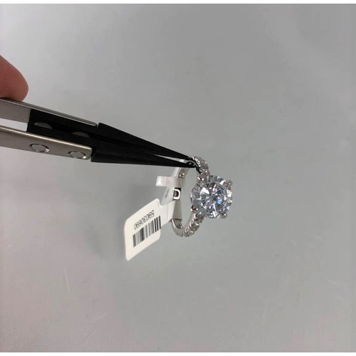 646 - Silver solitaire ring with CZ, size J and weight 3.4g (ecn647)