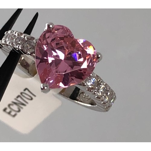 650 - Silver ring with pink heart CZ, size J and weight 4.4g (ecn707)