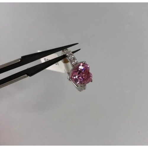 650 - Silver ring with pink heart CZ, size J and weight 4.4g (ecn707)