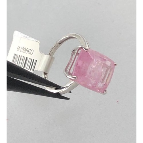 671 - 10k white gold ring with 7.86ct pink tourmaline, weight 3g and size J1/2 (ecn273)