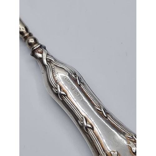 273 - Antique Silver Hallmark Buttoning Hook. Clear Hallmark for William Vale and Sons Birmingham 1911. Ex... 