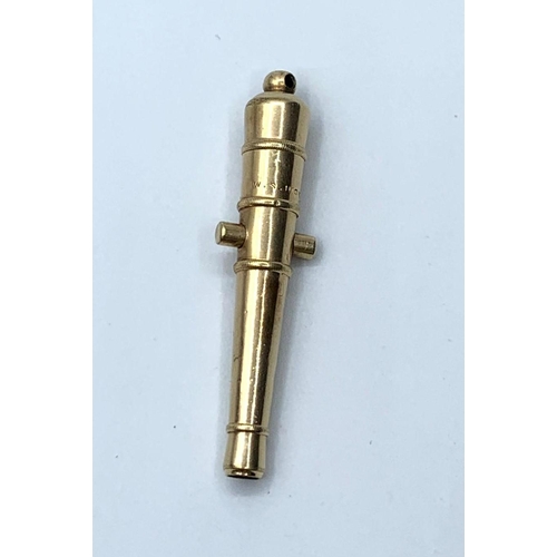 418 - Yellow metal match striker pendant in the shape of a canon, weight 7.1g and 5cm long