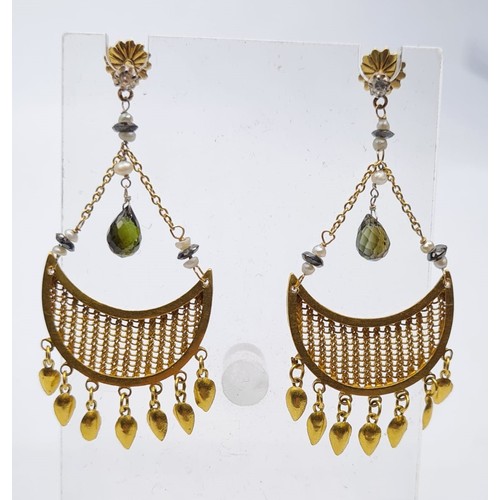 434 - 22ct gold earrings having black diamonds and pearls 6.3g.