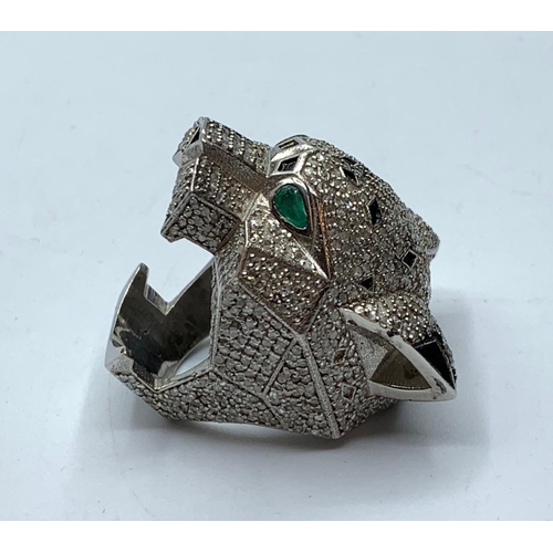 15 - An impressive statement diamond panther ring in the Cartier style. White metal (untested) with over ... 