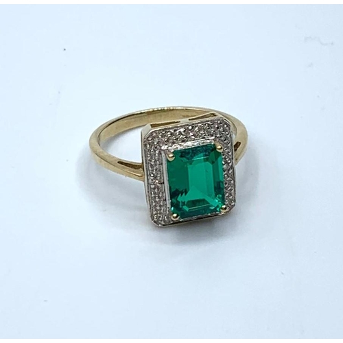 76 - A hallmarked 9c gold ring with a synthetic emerald, size: O, weight: 4g