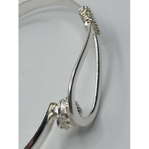 299 - Tiffany Style Silver Bangle. 11g