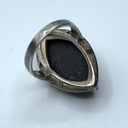 431 - Large black onyx ring, size P-Q