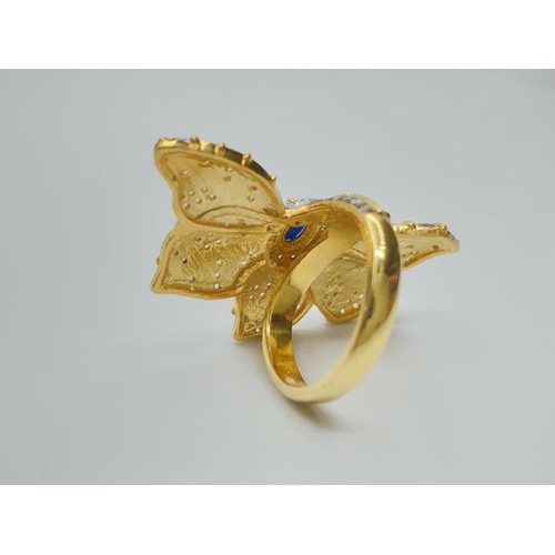 561 - A naturalistic ring  in the shape of an ivy leaf.  Silver (stamped “925”) and 18ct gold filled with ... 