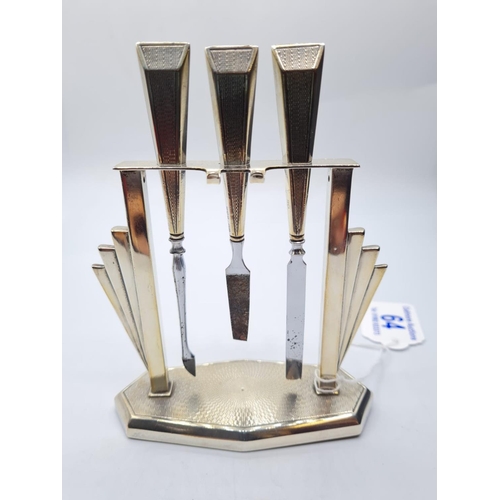 64 - Art Deco Silver Manicure Stand (A/F), 132g.